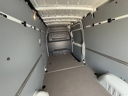 Used 2025 Mercedes-Benz Sprinter 2500 image 16