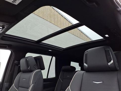 New 2026 Cadillac Escalade Luxury w/ LPO, Radiant Package image 10