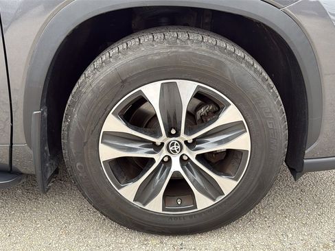 Used 2023 Toyota Highlander XLE image 46