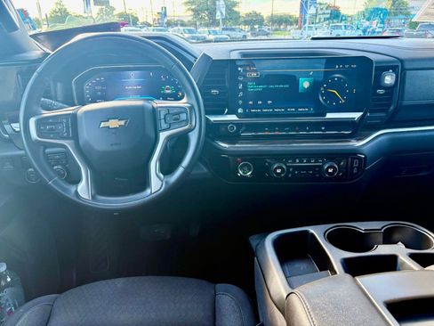 Used 2024 Chevrolet Silverado 1500 LT RWD image 15
