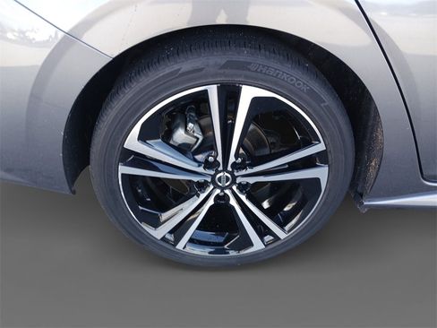 Used 2023 Nissan Sentra SR w/ SR Premium Package image 10