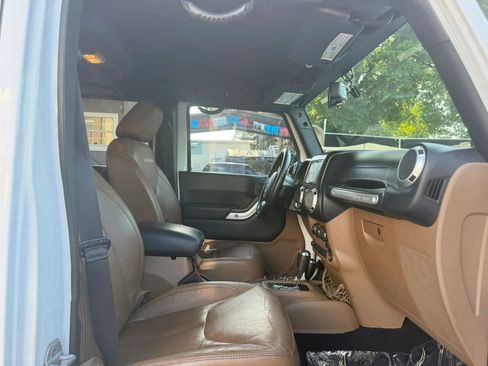 Used 2013 Jeep Wrangler Unlimited Sahara w/ Connectivity Group AWD/4WD image 11