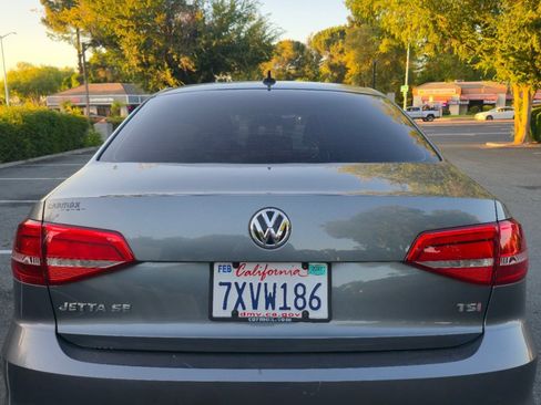 Used 2015 Volkswagen Jetta SE FWD image 4