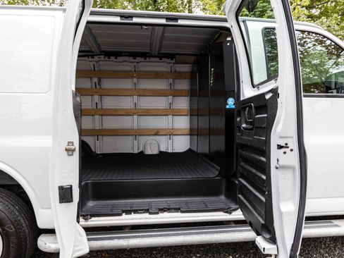 Used 2023 GMC Savana 2500 w/ Driver Convenience Package image 20