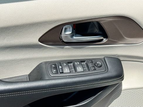 Used 2023 Chrysler Voyager LX FWD image 19