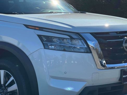 Used 2023 Nissan Pathfinder SL image 7