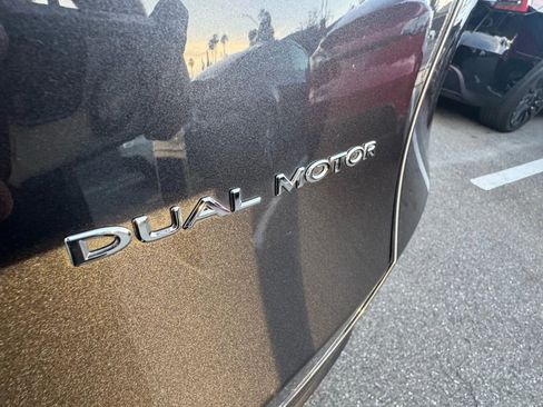 Used 2024 Tesla Model Y Long Range AWD/4WD image 45