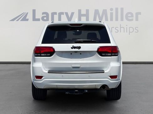Used 2022 Jeep Grand Cherokee Laredo X RWD image 5
