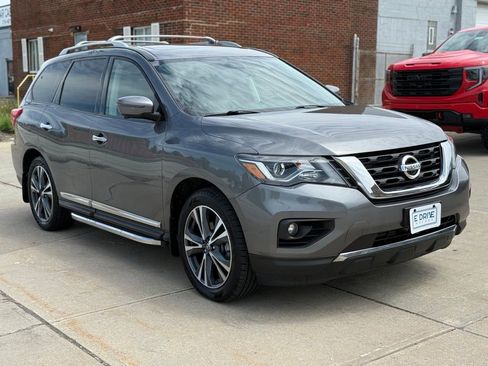 Used 2019 Nissan Pathfinder Platinum AWD/4WD image 4