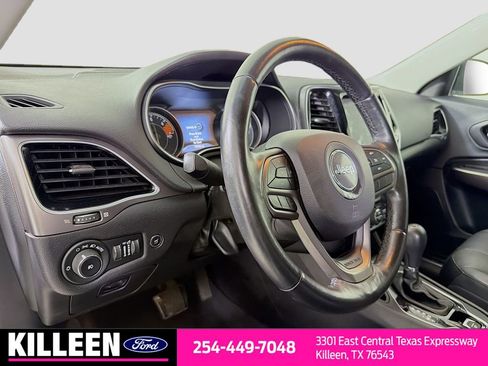 Used 2019 Jeep Cherokee Limited image 10