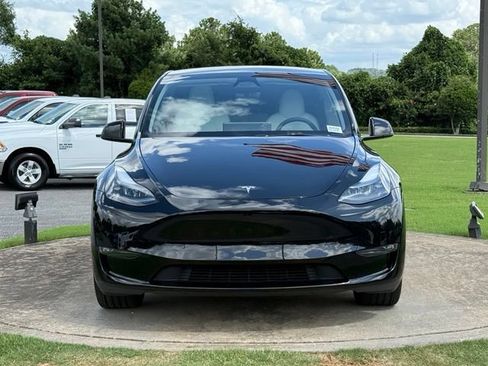 Used 2024 Tesla Model Y Long Range AWD/4WD image 2