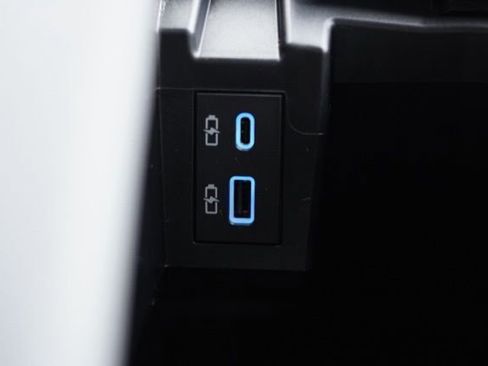 Used 2024 Toyota Sienna XSE image 33