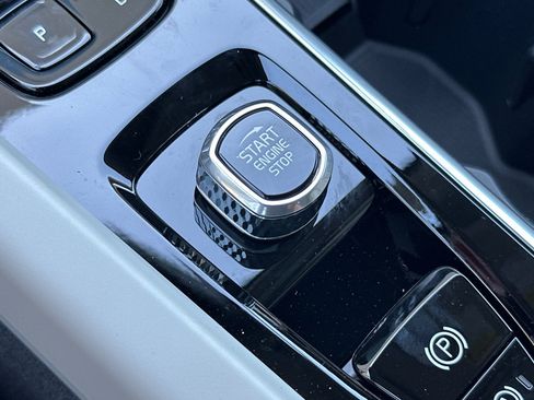 New 2026 Volvo XC60 B5 Ultra w/ Climate Package AWD/4WD image 19