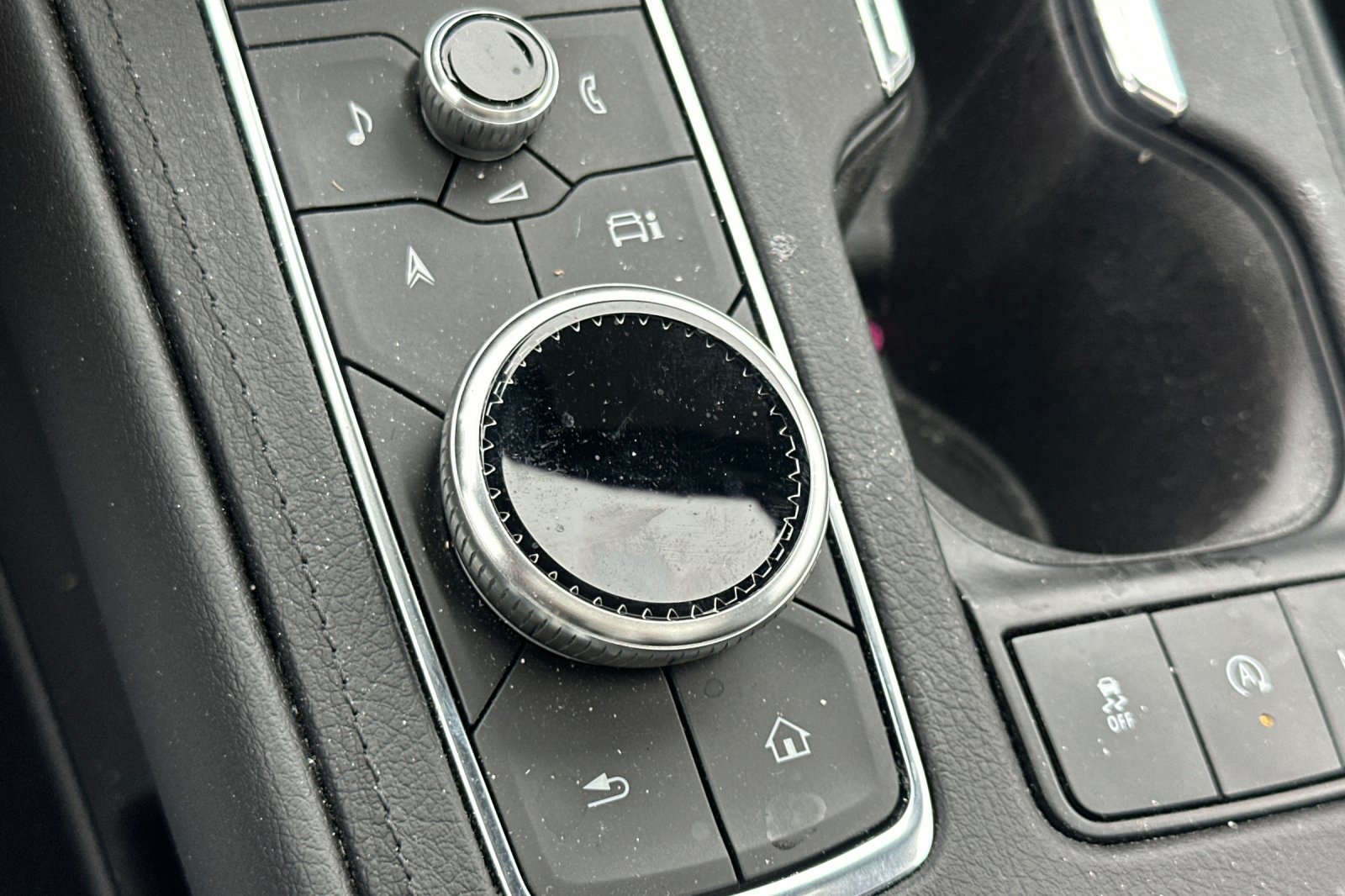Used 2024 Cadillac XT4 Sport AWD/4WD image 32