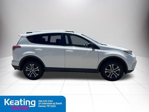 Used 2016 Toyota RAV4 LE FWD image 4