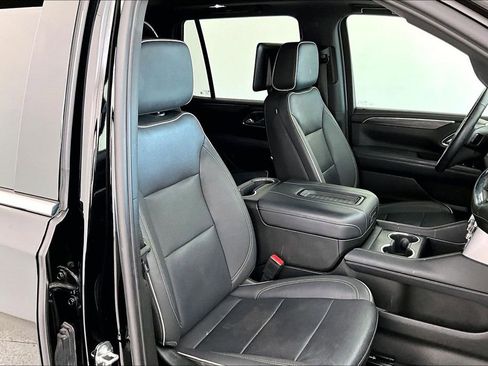 Used 2023 GMC Yukon SLT w/ SLT Premium Package image 10