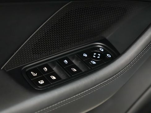 Used 2025 Porsche Panamera 4 E-Hybrid AWD/4WD image 24
