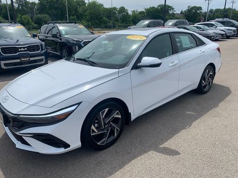 Certified 2025 Hyundai Elantra Limited FWD image 1
