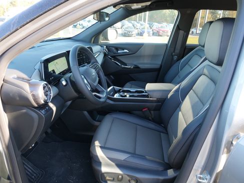 New 2026 Chevrolet Equinox LT w/ Convenience Package II image 16