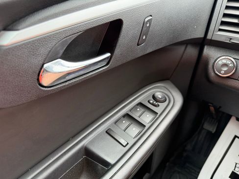 Used 2011 Chevrolet Traverse LT w/ Personal Connectivity Package FWD image 22