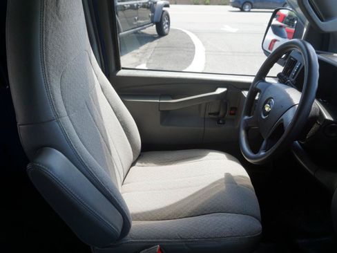 Used 2018 Chevrolet Express 2500 w/ Driver Convenience Package RWD image 16