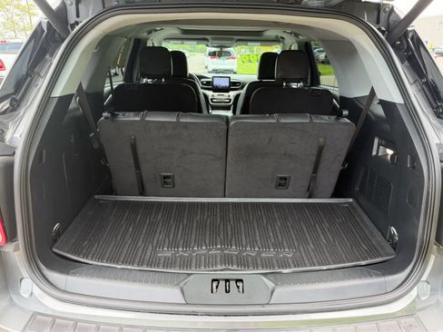 Used 2023 Ford Explorer XLT w/ Equipment Group 202A AWD/4WD image 38