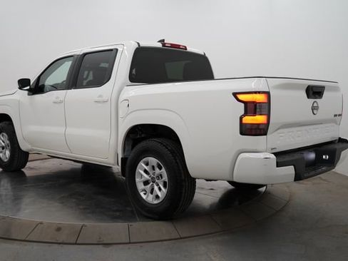 Used 2024 Nissan Frontier SV AWD/4WD image 5