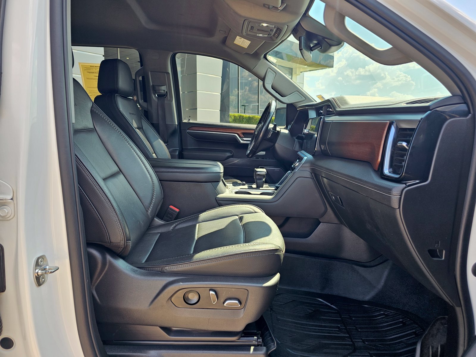 Used 2023 GMC Sierra 1500 Denali AWD/4WD image 30