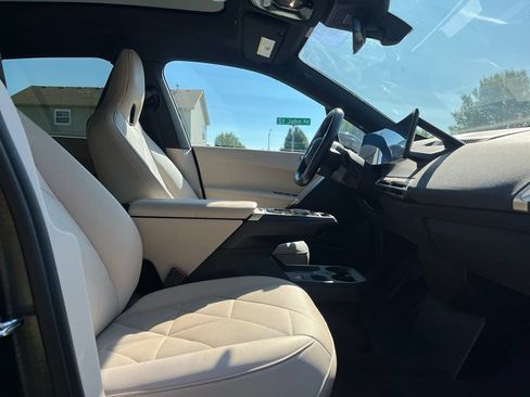 Used 2024 BMW iX xDrive50 w/ Sport Package AWD/4WD image 28