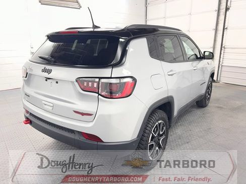 Used 2025 Jeep Compass Trailhawk AWD/4WD image 8