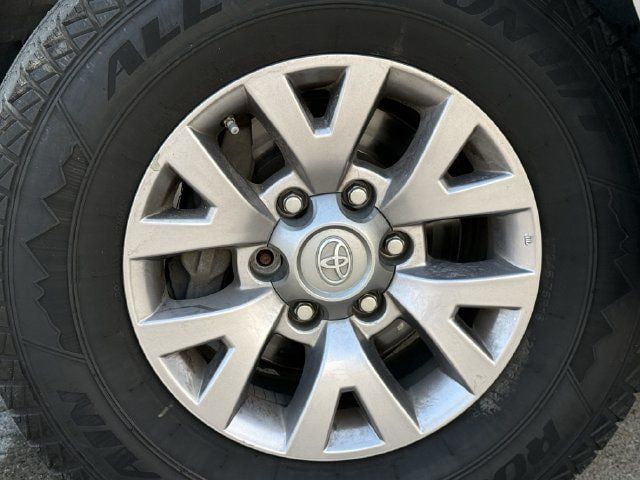 Used 2018 Toyota Tacoma SR5 RWD image 11