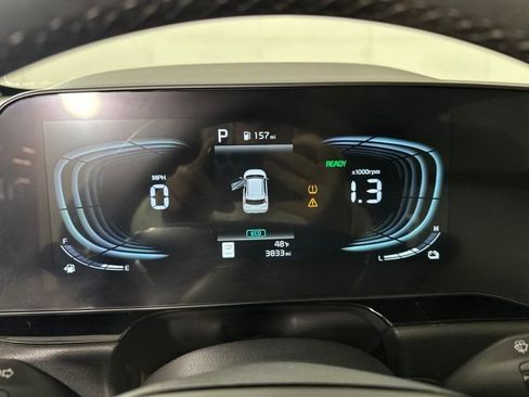 Used 2024 Kia Niro EX image 17