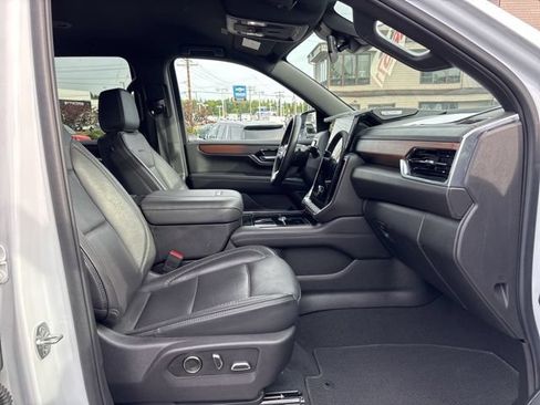 Used 2025 GMC Yukon XL Denali AWD/4WD image 16