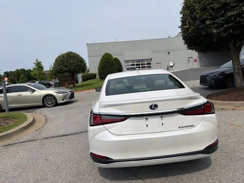 Used 2021 Lexus ES 300h w/ Premium Package FWD image 17