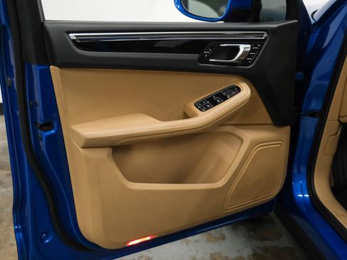 Used 2017 Porsche Macan image 39