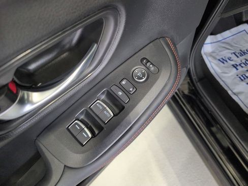 Used 2025 Honda HR-V Sport image 11