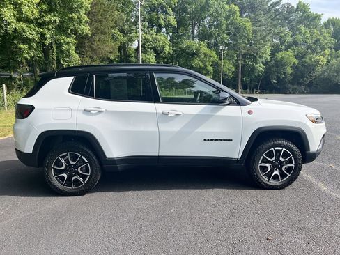 Certified 2025 Jeep Compass Trailhawk w/ Trailhawk Elite Group AWD/4WD image 2