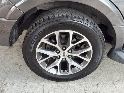 Used 2015 Ford Expedition XLT w/ Equipment Group 202A RWD image 51