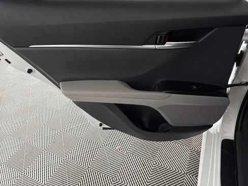 Used 2019 Toyota Camry LE FWD image 10