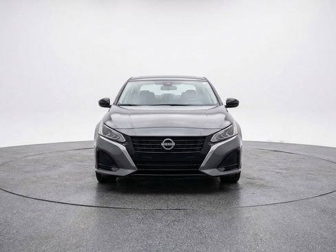 Used 2025 Nissan Altima 2.5 SV FWD image 2