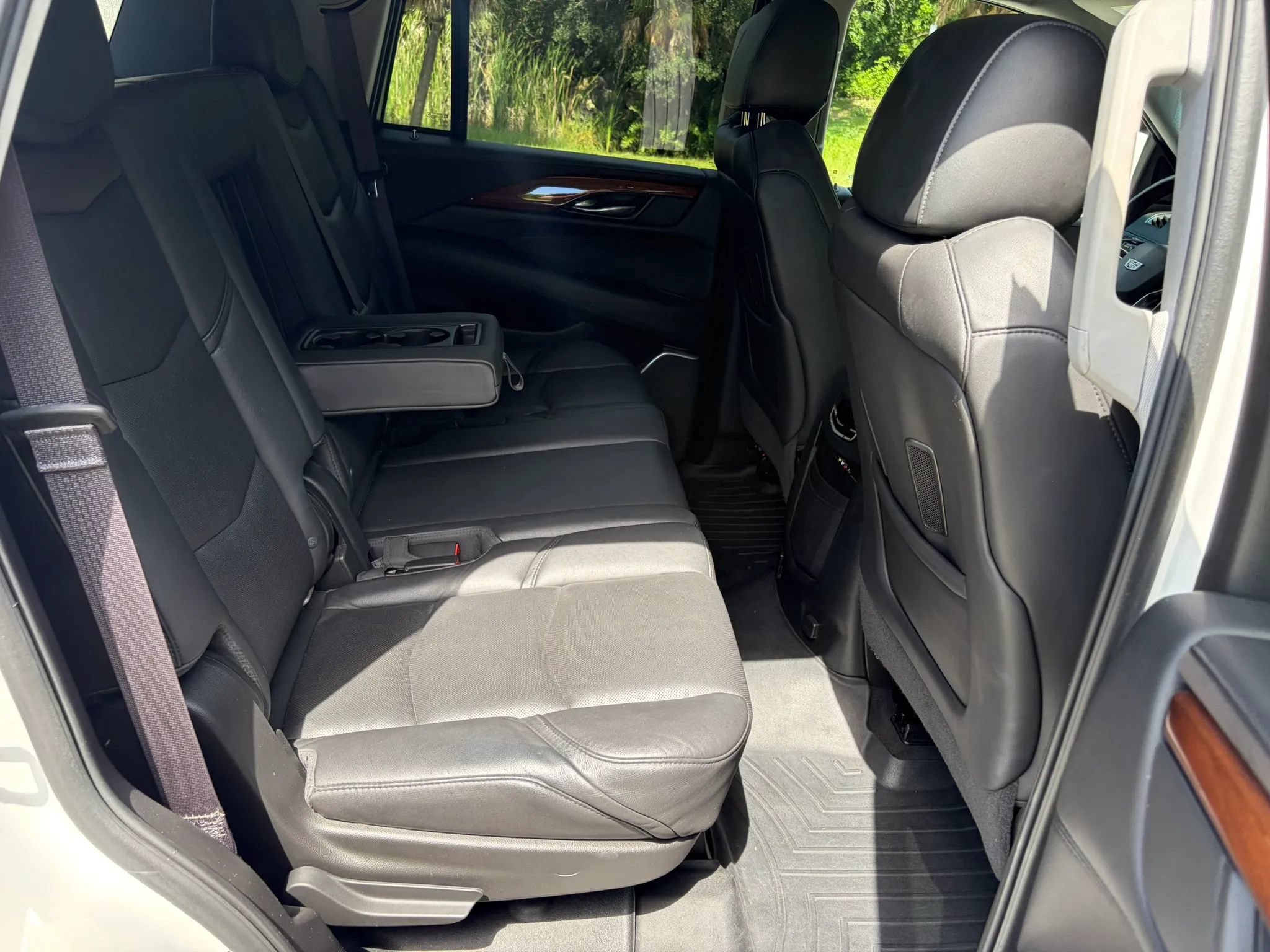 Used 2016 Cadillac Escalade Luxury RWD image 36