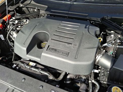 Used 2025 Land Rover Defender 110 S image 26