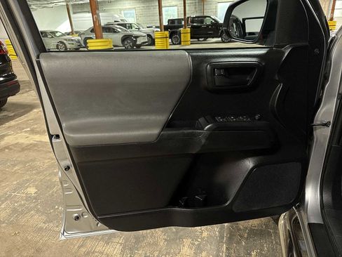 Used 2019 Toyota Tacoma SR w/ SR Convenience Package image 27
