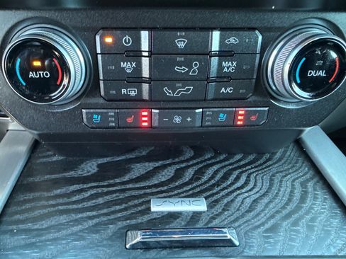 Used 2018 Ford F150 Platinum w/ Equipment Group 701A Luxury AWD/4WD image 41