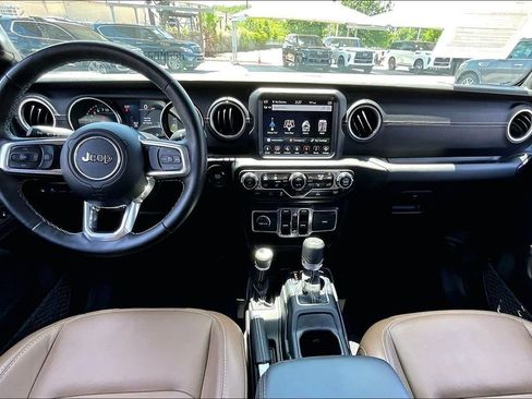 Used 2021 Jeep Wrangler Unlimited Sahara w/ Cold Weather Group AWD/4WD image 16