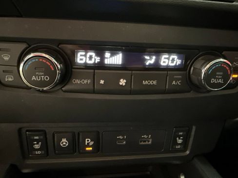 Used 2024 Nissan Frontier SV w/ Technology Package RWD image 8