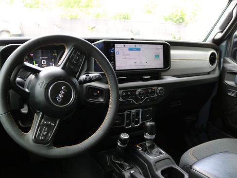 Used 2024 Jeep Wrangler Unlimited w/ Convenience Group image 13