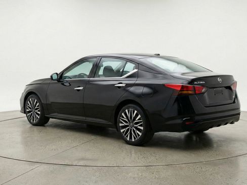 Used 2025 Nissan Altima 2.5 SV FWD image 6