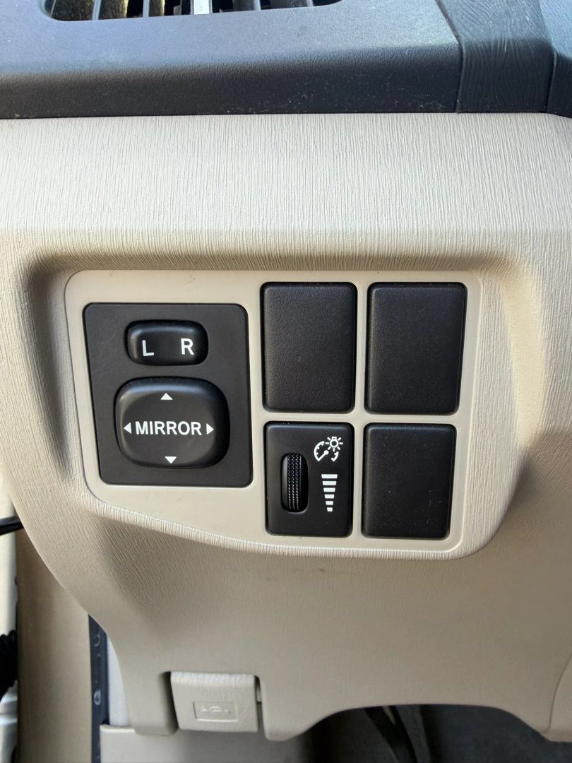 Used 2010 Toyota Prius Five FWD image 28