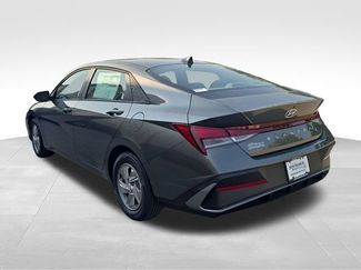 New 2026 Hyundai Elantra SE FWD video 3